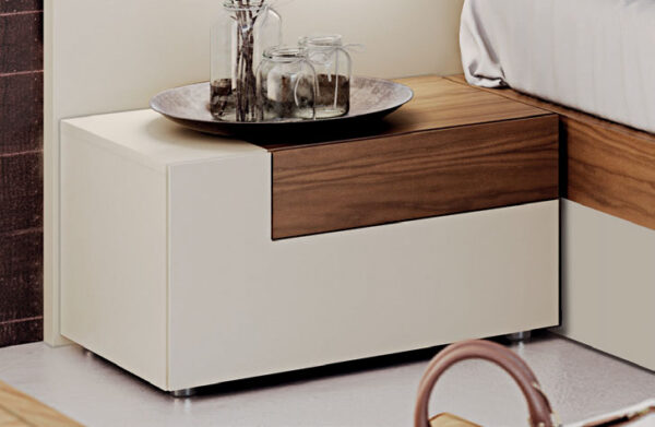 Bedrooms_Elena_nightstand